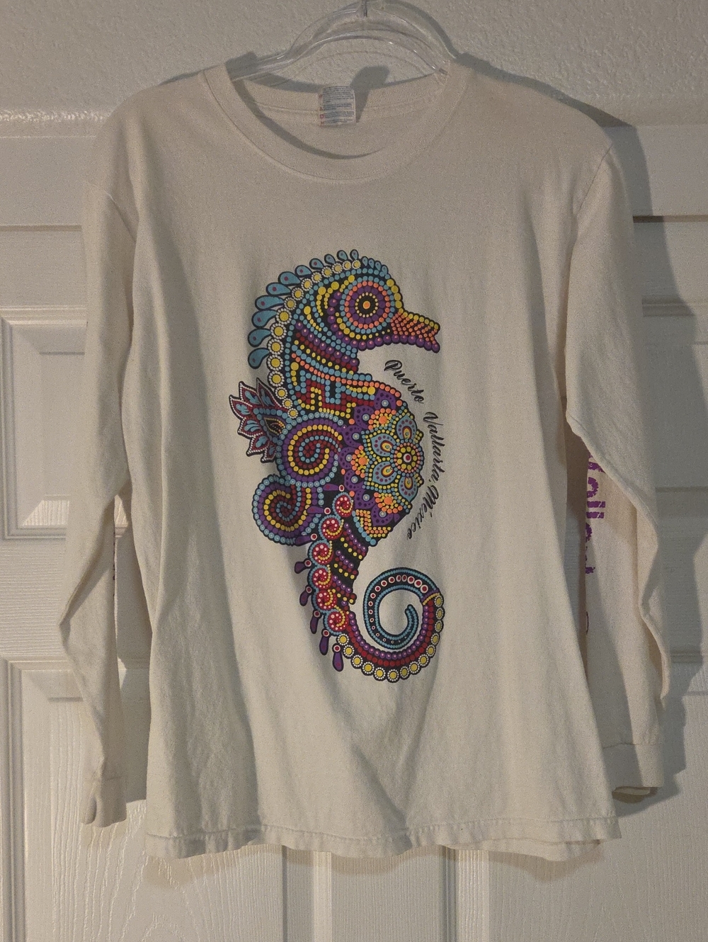 Cream Long-Sleeve Tee with Colorful Seahorse Graphic